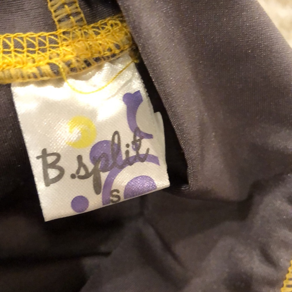 B split rash guard - Picture 2 of 4